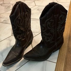Cowboy boots, size 8.5, brown